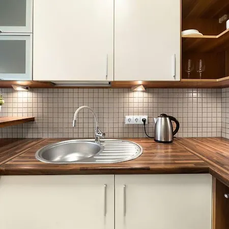 With Cozy Balcony By Urban Rent *