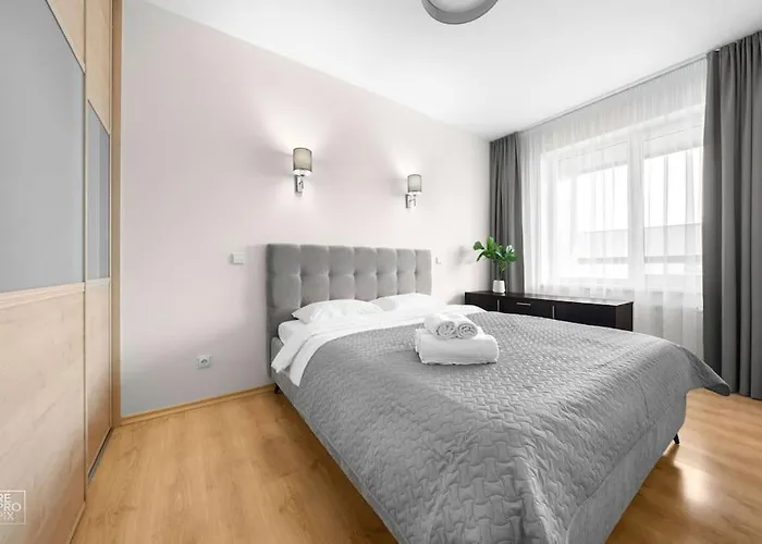 With Cozy Balcony By Urban Rent Appartamento *