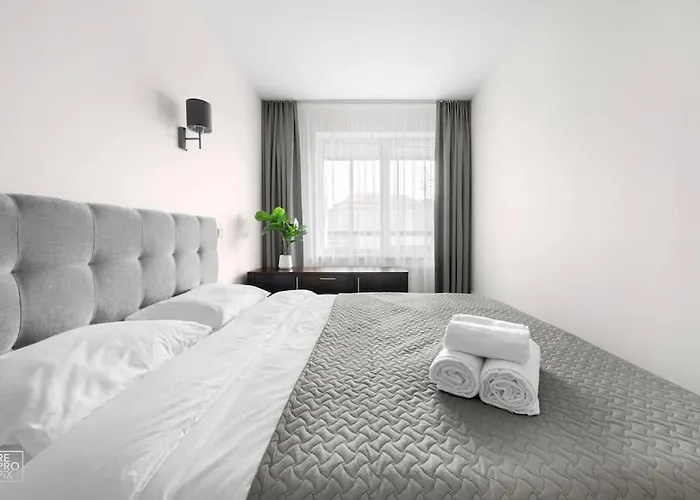 With Cozy Balcony By Urban Rent Appartamento